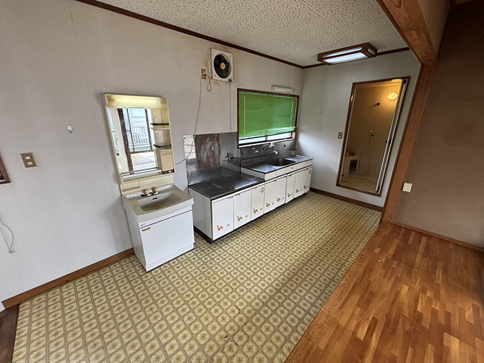 上富田町売中古住宅　朝来