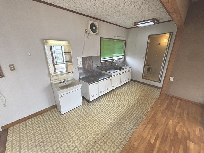 上富田町売中古住宅　朝来